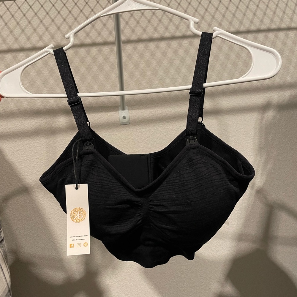 Kindred Bravely Sublime Hands Free Pumping and Nursing Bra- New with Tags (M)